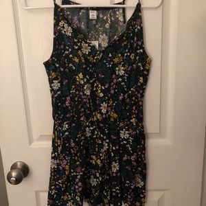 Old Navy Floral romper size XS Petite. NWT